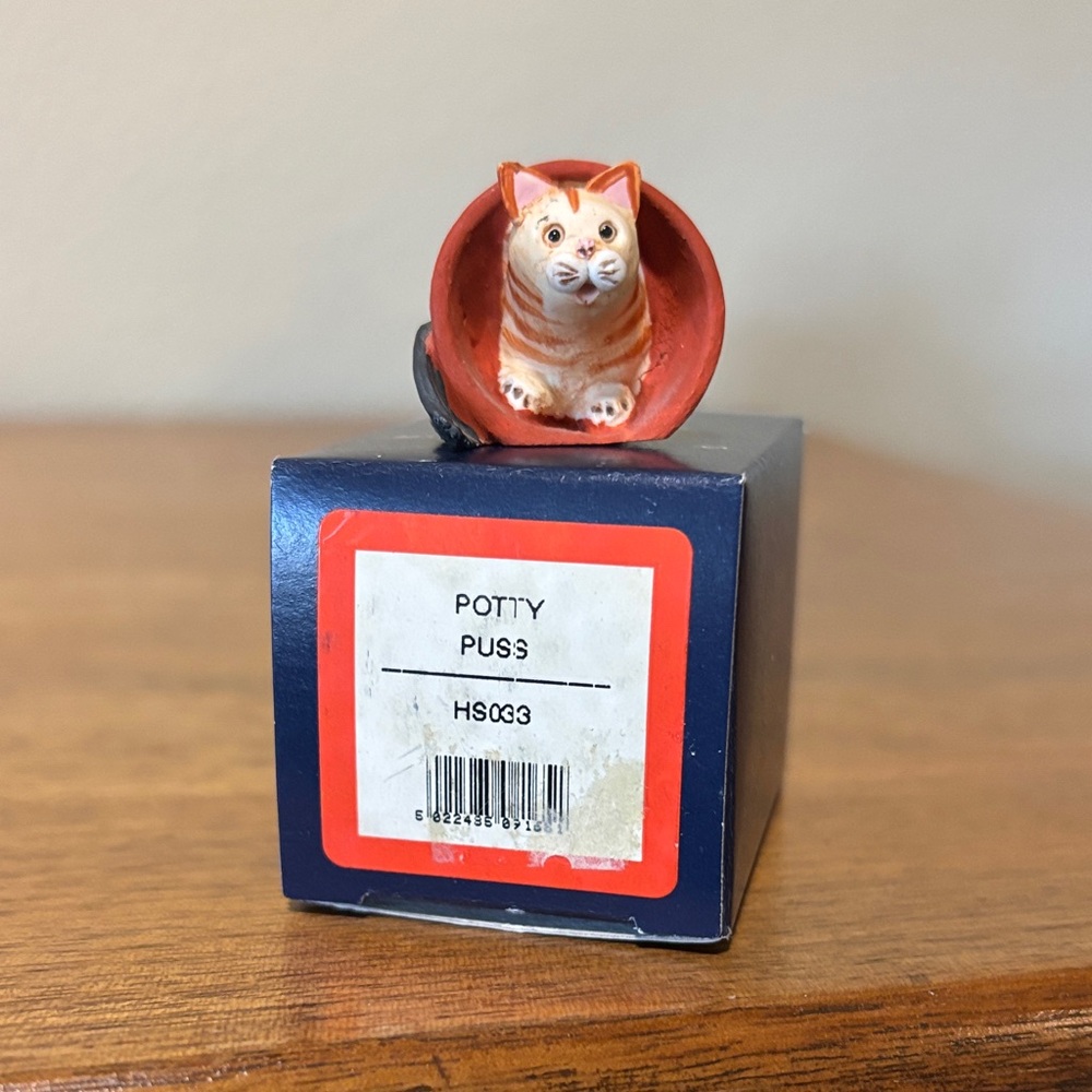 Colourbox Collectibles Peter Fagan’s  Home Sweet Home Mini Cat Figurine Set - Picture 5 of 16